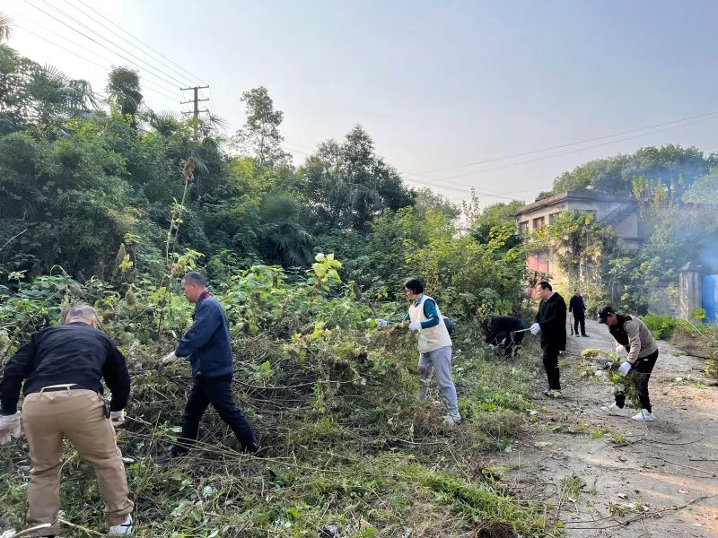 机械厂党支部开展“清除外来物种，守护生态安全”主题党日活动