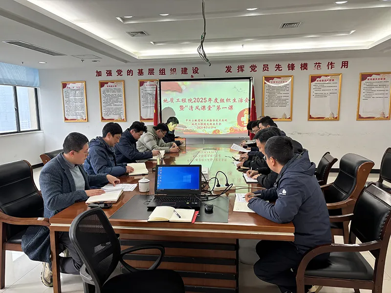 以清风铸魂　以自律立身